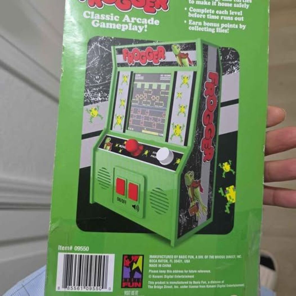 Frogger Classic Arcade Mini Game by Basic Fun